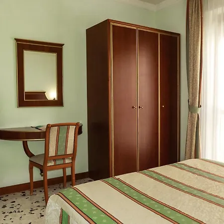 Hotel Astoria 3*