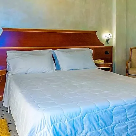 Astoria מלון 3*
